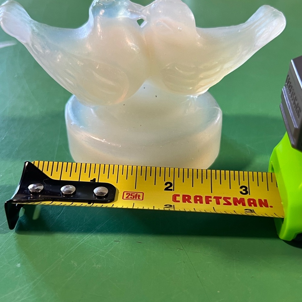 Sabino France opalescence milk glass love birds Figurine
